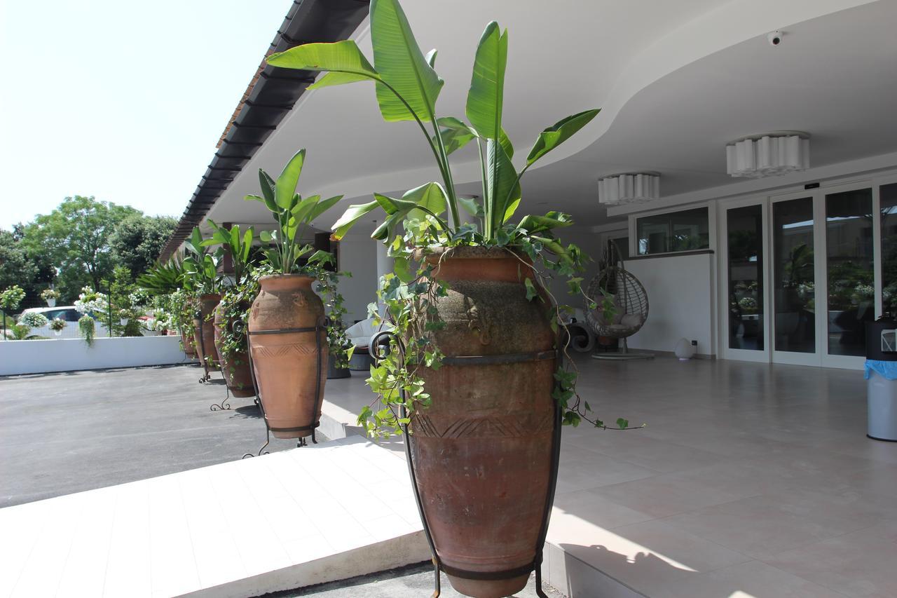 Love & Fama Hotel Sabaudia Extérieur photo
